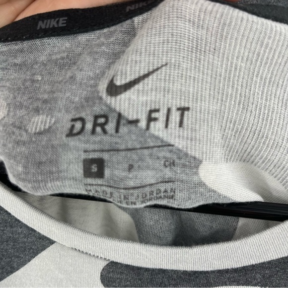 NWT Nike Dri Fit ShortSleeve Lightweight‎ training Shirt - Picture 4 of 7